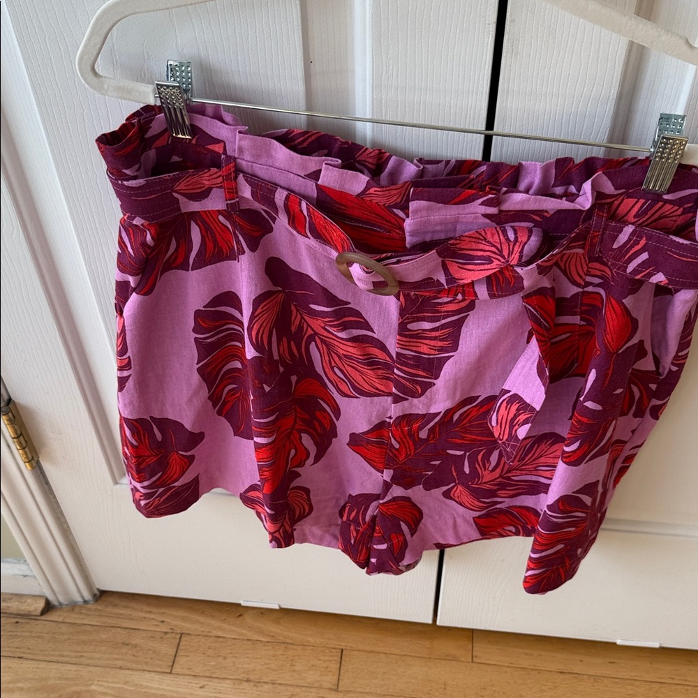 Sofia by Sofia Vergara High Waist Leaf Print Shorts